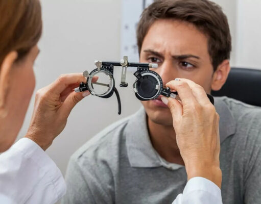 Cécité : Des panneaux solaires dans les yeux pour retrouver la vue !