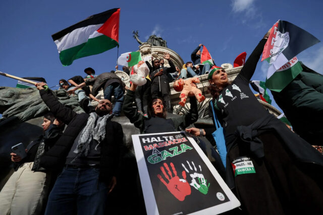 Manifestation-appelant-bande-Gaza-place-Republique-Paris-dimanch