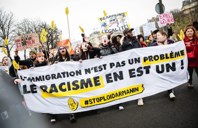 Pour-56-des-Francais-il-y-a-trop-d-immigres-en-France
