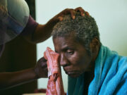 Démence : ces premiers signes que l’on ignore souvent, et ce qu’il faut faire