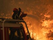 Des violents incendies en Europe : une dizaine de morts et des milliers de personnes évacuées