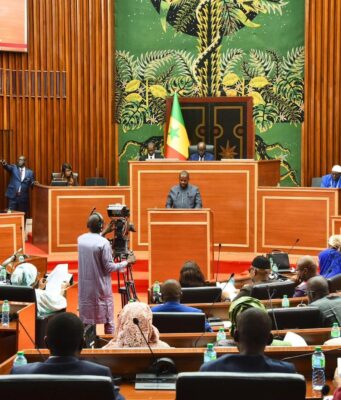 Sénégal : l’Assemblée nationale valide une réforme de la Constitution, le gouvernement annonce un référendum